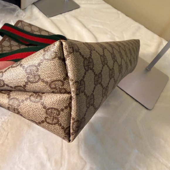 Gucci Beige and Brown Signature Tote - Picture 4 of 16
